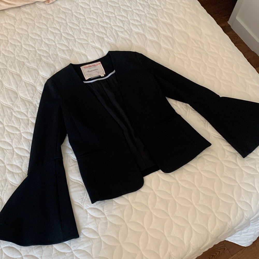 Anthropologie “Cartonnier” black, bell sleeved blazer (XS)
